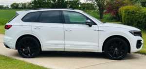 2020 Volkswagen Touareg 3.0 Tdi V6 Black Edition Tiptronic 4motion Euro 6 (s/s) 5dr in White — image 2