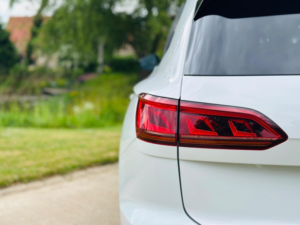2020 Volkswagen Touareg 3.0 Tdi V6 Black Edition Tiptronic 4motion Euro 6 (s/s) 5dr in White — image 4