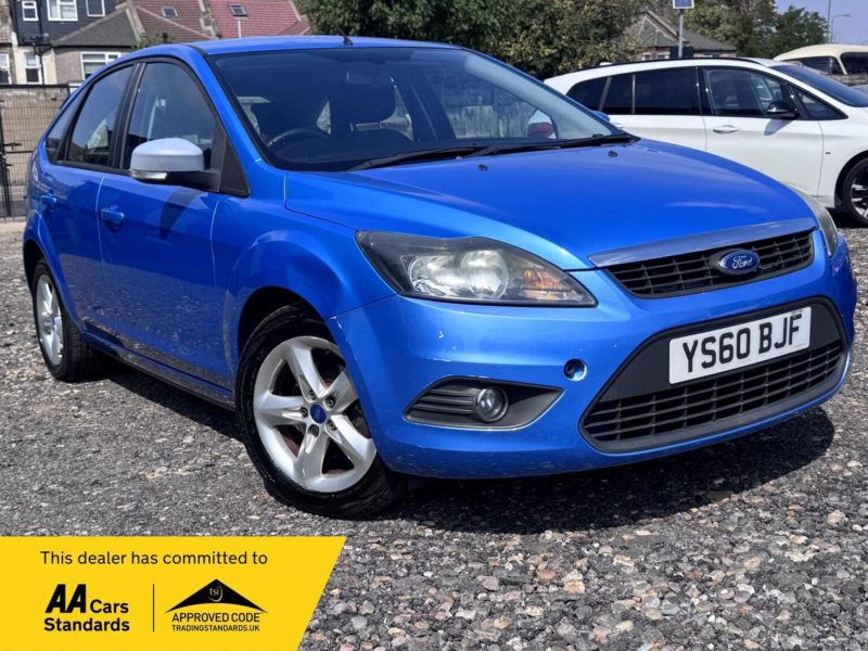 2011 Ford Focus 1.6 Zetec 5dr in Blue — image 1