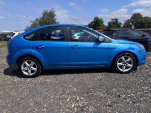 2011 Ford Focus 1.6 Zetec 5dr in Blue — image 5