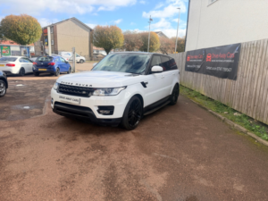 2017 Land Rover Range Rover Sport 3.0 Sd V6 Hse in White — image 4