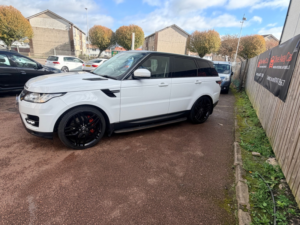 2017 Land Rover Range Rover Sport 3.0 Sd V6 Hse in White — image 5