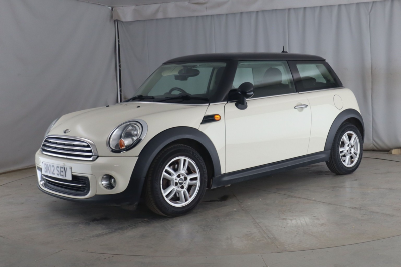 2012 MINI Hatch 1.6 Cooper Hatch in White — image 1