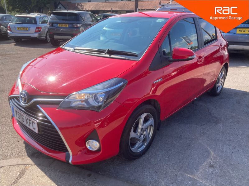 2016 Toyota Yaris 1.5 Vvt-H Icon Hatchback 5dr Petrol Hybrid E-CVT Euro 6 (101 Ps) in Red — image 1