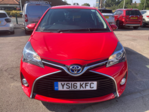 2016 Toyota Yaris 1.5 Vvt-H Icon Hatchback 5dr Petrol Hybrid E-CVT Euro 6 (101 Ps) in Red — image 2