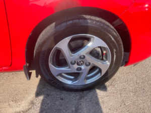 2016 Toyota Yaris 1.5 Vvt-H Icon Hatchback 5dr Petrol Hybrid E-CVT Euro 6 (101 Ps) in Red — image 4