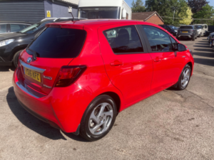 2016 Toyota Yaris 1.5 Vvt-H Icon Hatchback 5dr Petrol Hybrid E-CVT Euro 6 (101 Ps) in Red — image 6