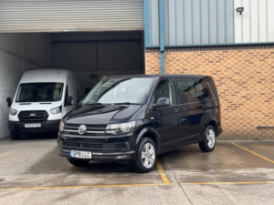 2019 Volkswagen Transporter 2.0 Tdi T32 Bluemotion Tech Highline Kombi DSG Fwd Swb Euro 6 (s/s) 5dr in Black — image 2