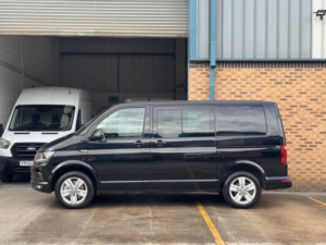2019 Volkswagen Transporter 2.0 Tdi T32 Bluemotion Tech Highline Kombi DSG Fwd Swb Euro 6 (s/s) 5dr in Black — image 5