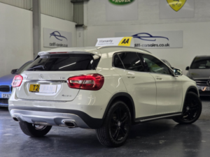 2014 Mercedes-Benz Gla 2.1 Gla220 Cdi Se in White — image 6