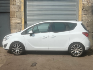 2011 Vauxhall Meriva 1.4 16v Exclusiv Limited Edition MPV 5dr Petrol Manual Euro 5 (100 Ps) in White — image 4
