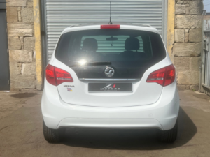 2011 Vauxhall Meriva 1.4 16v Exclusiv Limited Edition MPV 5dr Petrol Manual Euro 5 (100 Ps) in White — image 6