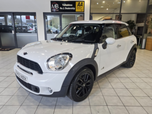 2012 MINI Countryman 2.0 Cooper Sd All4 Countryman in White — image 3