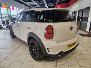 2012 MINI Countryman 2.0 Cooper Sd All4 Countryman in White — image 5