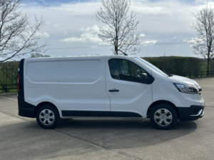 2022 Renault Trafic 2.0 Sl28 Blue Dci 130 Business Panel Van My22 in White — image 2
