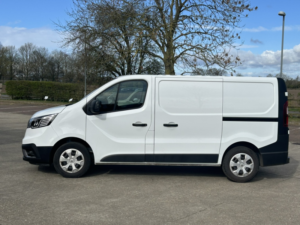 2022 Renault Trafic 2.0 Sl28 Blue Dci 130 Business Panel Van My22 in White — image 5