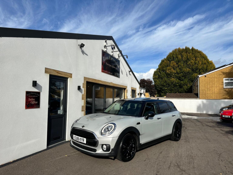 2018 MINI Clubman 1.5 Cooper Euro 6 (s/s) 6dr in Silver — image 1