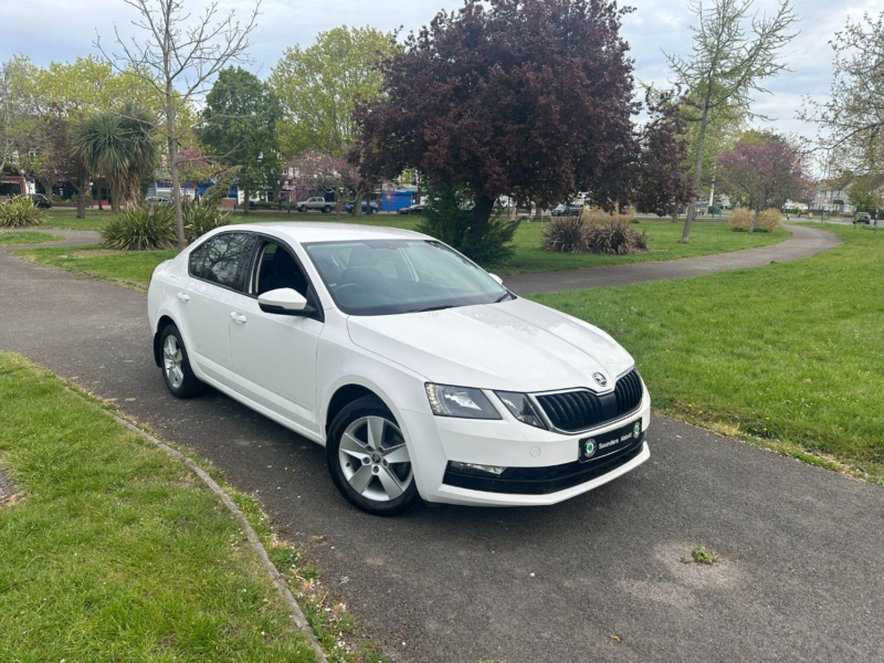 2019 Skoda Octavia 1.5 Tsi Act Se Technology in White — image 1
