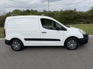 2016 Peugeot Partner 1.6 Bluehdi 854 Professional in White — image 2
