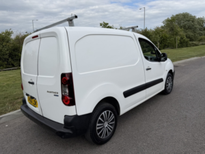 2016 Peugeot Partner 1.6 Bluehdi 854 Professional in White — image 5