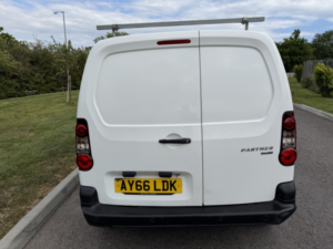 2016 Peugeot Partner 1.6 Bluehdi 854 Professional in White — image 6