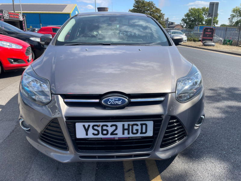 2012 Ford Focus 1.0t Ecoboost Titanium Hatchback 5dr Petrol Manual Euro 5 (s/s) (100 Ps) in Brown — image 1
