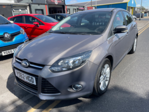 2012 Ford Focus 1.0t Ecoboost Titanium Hatchback 5dr Petrol Manual Euro 5 (s/s) (100 Ps) in Brown — image 3