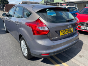 2012 Ford Focus 1.0t Ecoboost Titanium Hatchback 5dr Petrol Manual Euro 5 (s/s) (100 Ps) in Brown — image 4