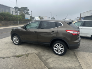 2014 Nissan Qashqai 1.6 Dci Acenta Premium in Beige — image 6