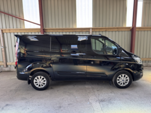 2022 Ford Transit Custom 2.0 Transit Custom Limited Dciv 320 L1 2.0l Ecoblue 170ps Automatic. 5 Seats. Fsh. in Black — image 2