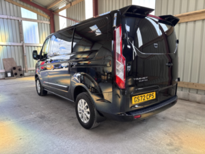 2022 Ford Transit Custom 2.0 Transit Custom Limited Dciv 320 L1 2.0l Ecoblue 170ps Automatic. 5 Seats. Fsh. in Black — image 5