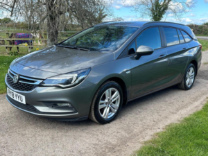 2018 Vauxhall Astra 1.6 Cdti Ecoflex Design Sports Tourer Euro 6 (s/s) 5dr in Grey — image 3