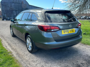 2018 Vauxhall Astra 1.6 Cdti Ecoflex Design Sports Tourer Euro 6 (s/s) 5dr in Grey — image 6