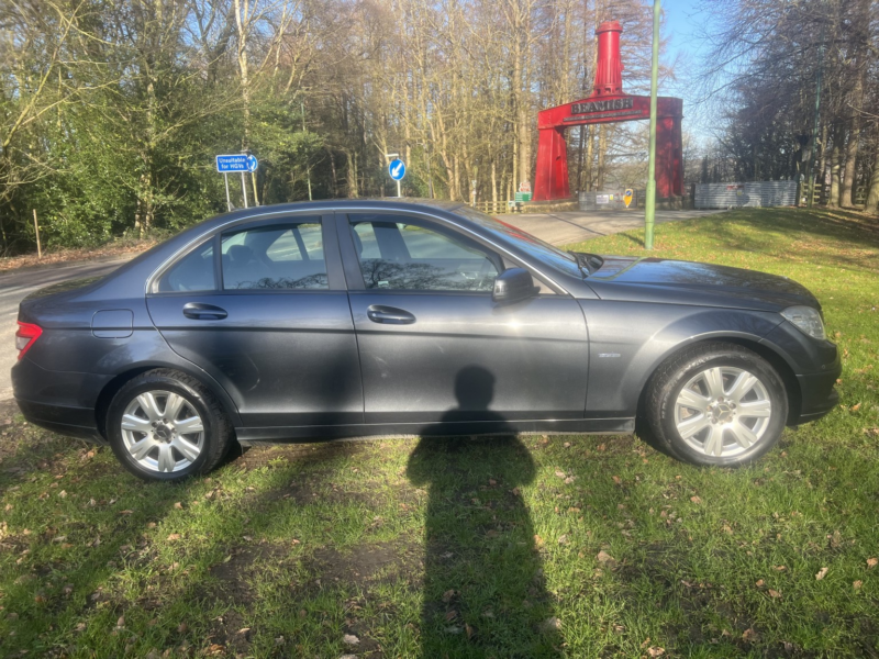 2011 Mercedes-Benz C Class 2.1 C200 Cdi Blueefficiency Executive Se in Grey — image 1