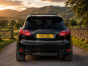 2013 Porsche Cayenne 4.8t V8 Turbo S Tiptronics 4WD Euro 5 (s/s) 5dr in Black — image 3