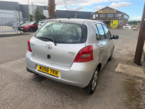 2006 Toyota Yaris 1.3 Vvt-I T Spirit Hatchback 5dr Petrol Manual (141 G/km, 85 Bhp) in Silver — image 3