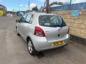 2006 Toyota Yaris 1.3 Vvt-I T Spirit Hatchback 5dr Petrol Manual (141 G/km, 85 Bhp) in Silver — image 4