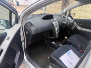 2006 Toyota Yaris 1.3 Vvt-I T Spirit Hatchback 5dr Petrol Manual (141 G/km, 85 Bhp) in Silver — image 5