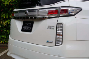 2012 Nissan Elgrand 2.5 Highway Star Urban Chrome 5dr 7 Seats in White — image 5