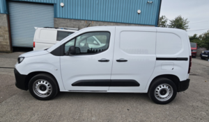 2026 Citroen Berlingo 1.5 Berlingo Pv M Bhdi 1.5 100 S&s Mt6 Enterprise+ in White — image 2