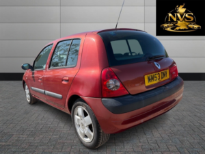 2004 Renault Clio 1.4 16v Privilege in Red — image 5