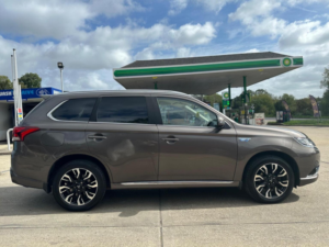 2018 Mitsubishi Outlander 2.0h 12kwh 5h CVT 4WD Euro 6 (s/s) 5dr in Brown — image 3