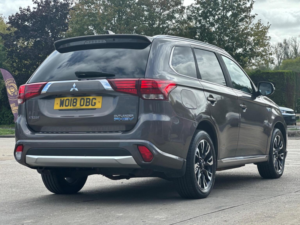 2018 Mitsubishi Outlander 2.0h 12kwh 5h CVT 4WD Euro 6 (s/s) 5dr in Brown — image 4