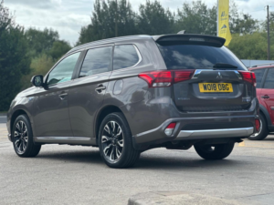 2018 Mitsubishi Outlander 2.0h 12kwh 5h CVT 4WD Euro 6 (s/s) 5dr in Brown — image 6