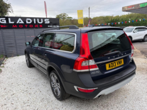 2013 Volvo Xc70 2.4 D5 Se Geartronic AWD Euro 5 5dr in Blue — image 4