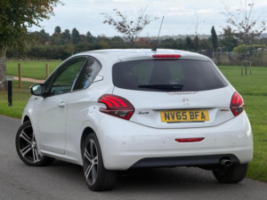 2015 Peugeot 208 1.2 Puretech Gt Line Euro 6 (s/s) 3dr in White — image 3