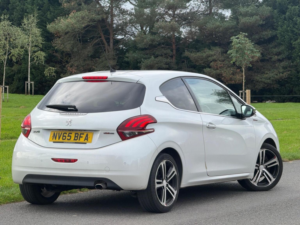 2015 Peugeot 208 1.2 Puretech Gt Line Euro 6 (s/s) 3dr in White — image 5