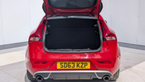 2013 Volvo V40 1.6 D2 R-Design Hatchback 5dr Diesel Manual Euro 5 (s/s) (115 Ps) in Red — image 5