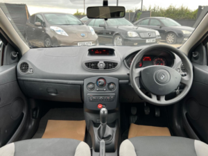 2009 Renault Clio 1.2 Extreme Euro 5 3dr (ac) in Red — image 3