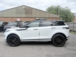 2020 Land Rover Range Rover Evoque 2.0 D180 Mhev R-Dynamic Se in White — image 6
